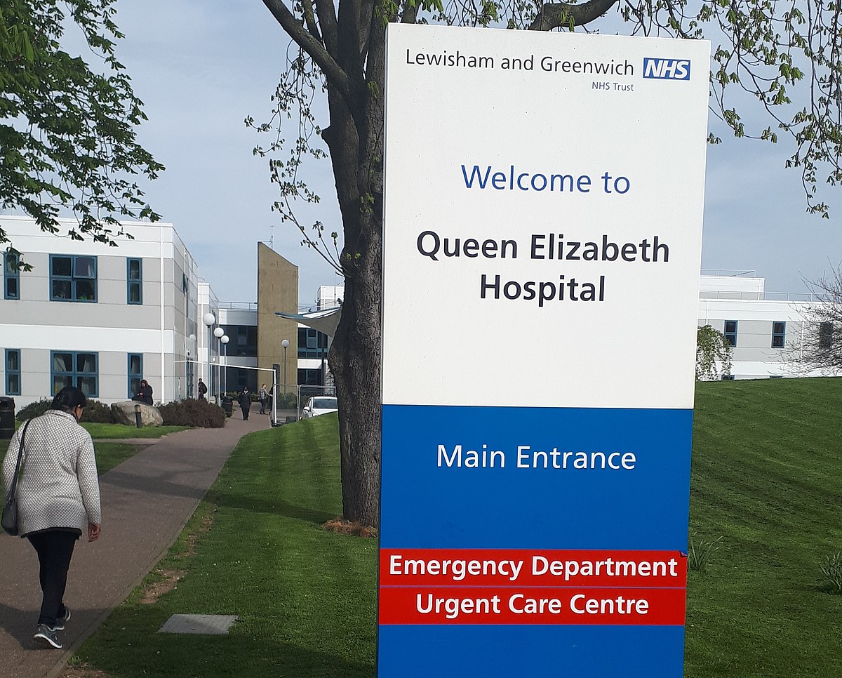 1200px Sign%2C Queen Elizabeth Hospital%2C Woolwich %28cropped%29