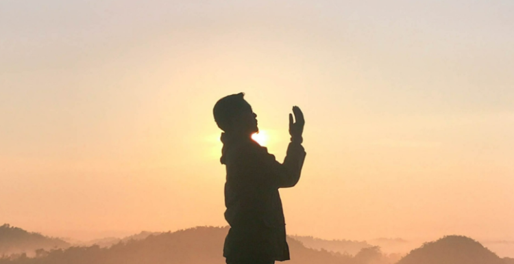 Muslim man praying.