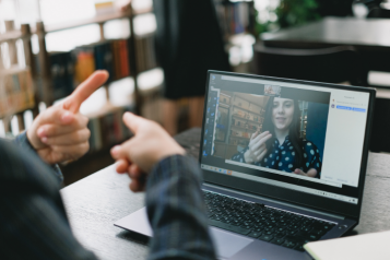 Two people using BSL to communicate online 