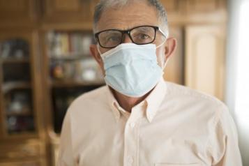 an elderlry man wearing a mask